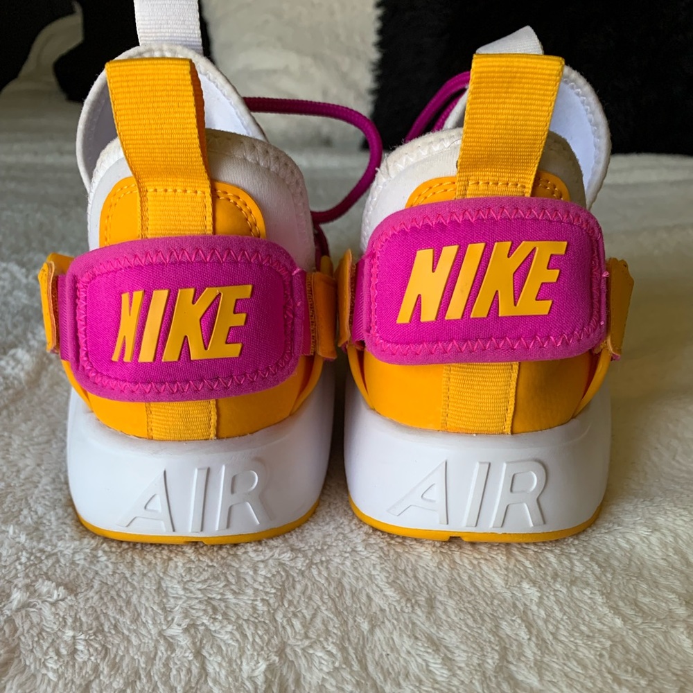 Nike air Huarache city lows fuchsia